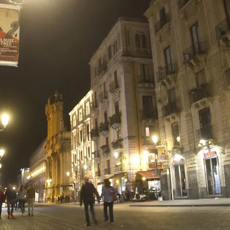 The Artist's Centro 2*