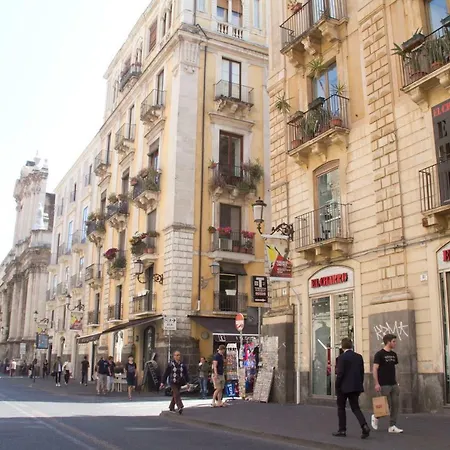 The Artist's Centro 2*